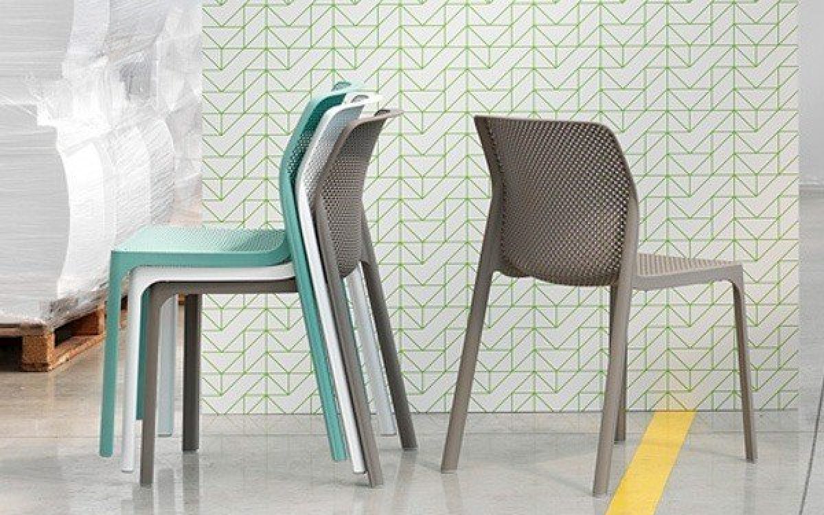 0008300_bit-plastic-resin-dining-chair-by-nardi-stackable-77-lbs-2.jpeg
