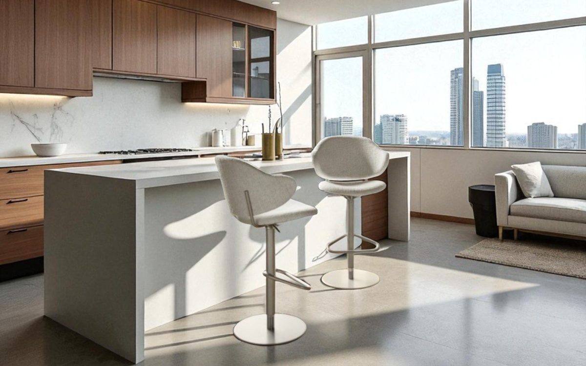 Ιταλικό σκαμπό μπαρ Holly Lift της Calligaris με μεταλλικό σκελετό και επενδυμένη πλάτη, ιδανικό για πάγκο κουζίνας ή home bar.