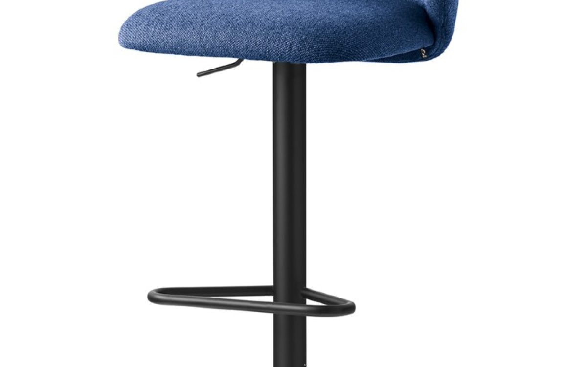 Ιταλικό σκαμπό μπαρ Tuka Lift της Connubia με κάθισμα τύπου πολυθρονάκι και βάση gas lift, ιδανικό για πάγκο κουζίνας ή νησίδα.