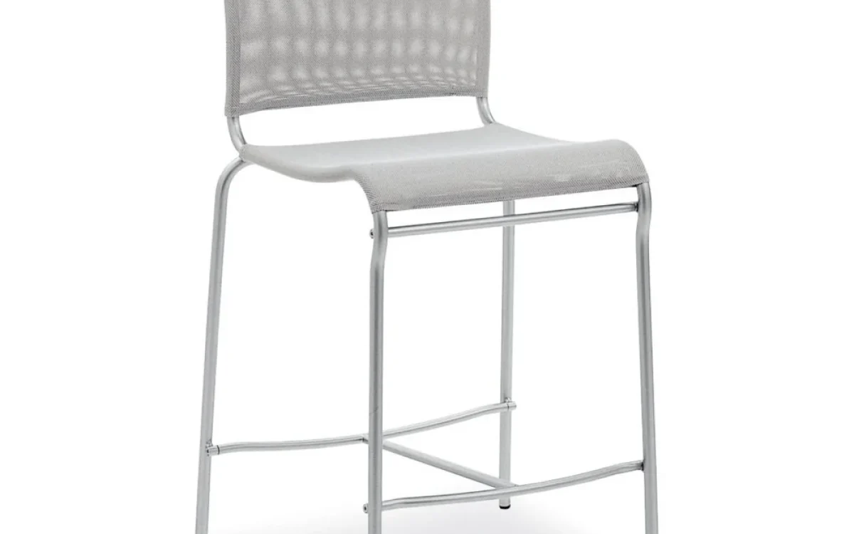 Ιταλικό σκαμπό μπαρ Air της Connubia με σωληνωτή μεταλλική βάση και διχτυωτή NET επένδυση, πλενόμενο ύφασμα και υποπόδιο.