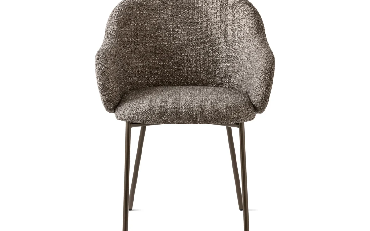 Ιταλική καρέκλα Holly Fab του οίκου Calligaris με αγκαλιαστή πλάτη και λεπτά μεταλλικά πόδια, ιδανική για τραπεζαρία με σύγχρονη κομψότητα.