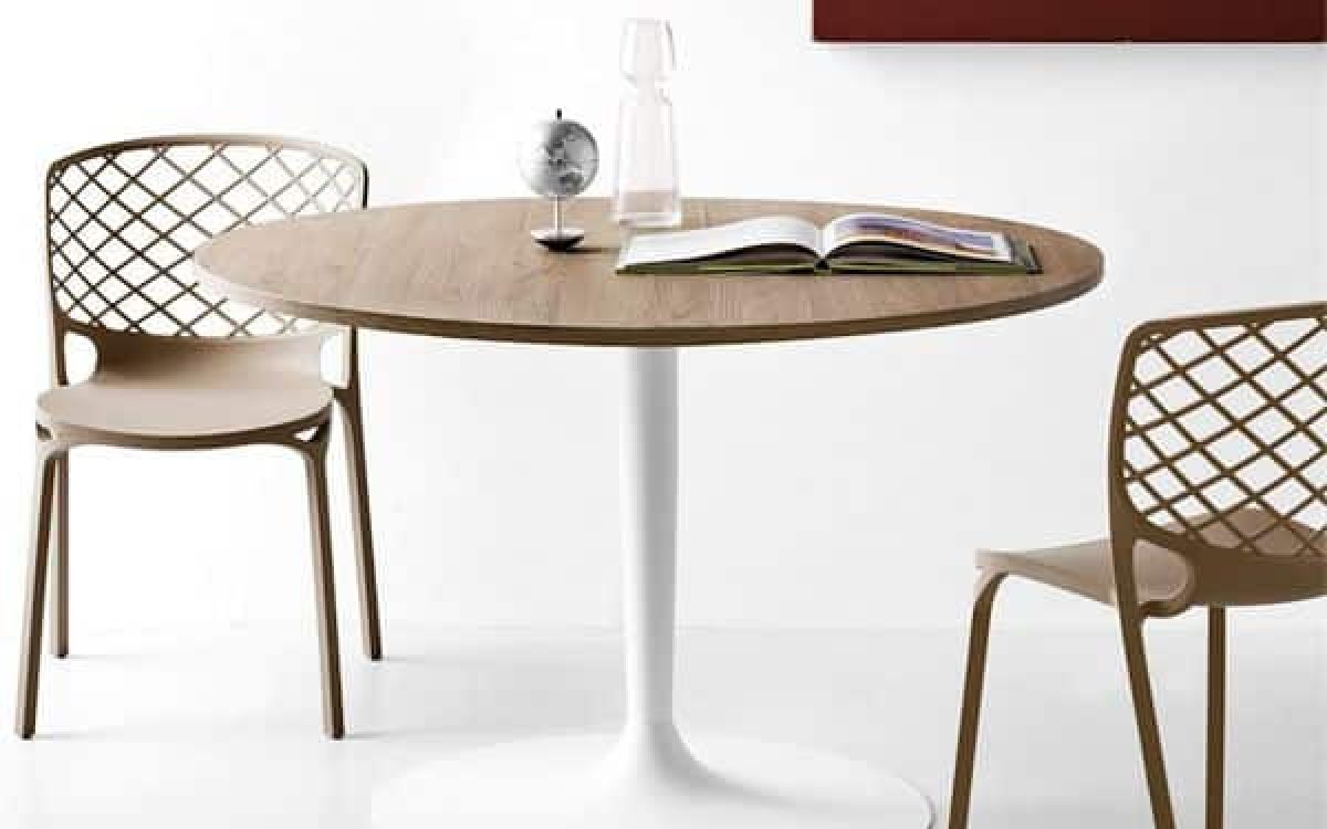 hires-cb4005-planet-optic-white-lacquered-metal-table-with-melamine-top-in-deco-hazelnut-colour-matched-with-cb1459-gamera-chairs-3-1.jpg