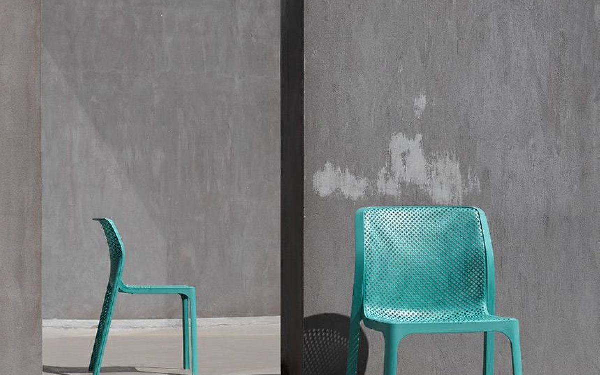 nardi-beat-new-chair-in-white-stackable-polypropylene-2.jpg